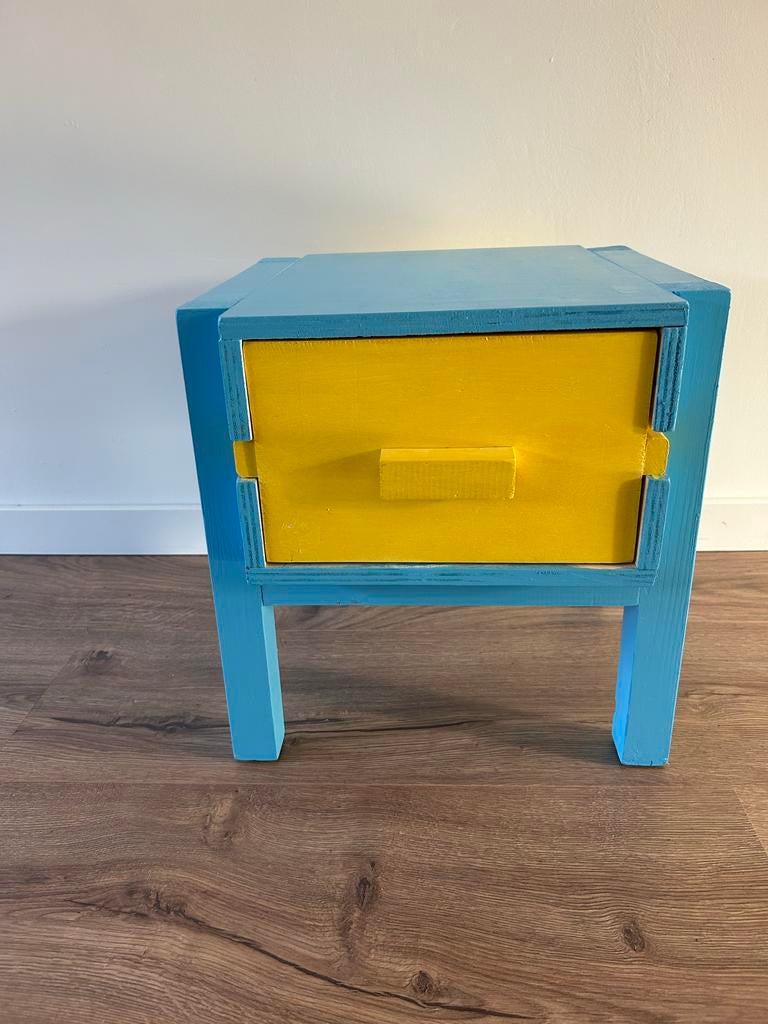 Blauw en geel kastje met lade, Gebruikt, Minder dan 45 cm, Ophalen of Verzenden, Minder dan 55 cm