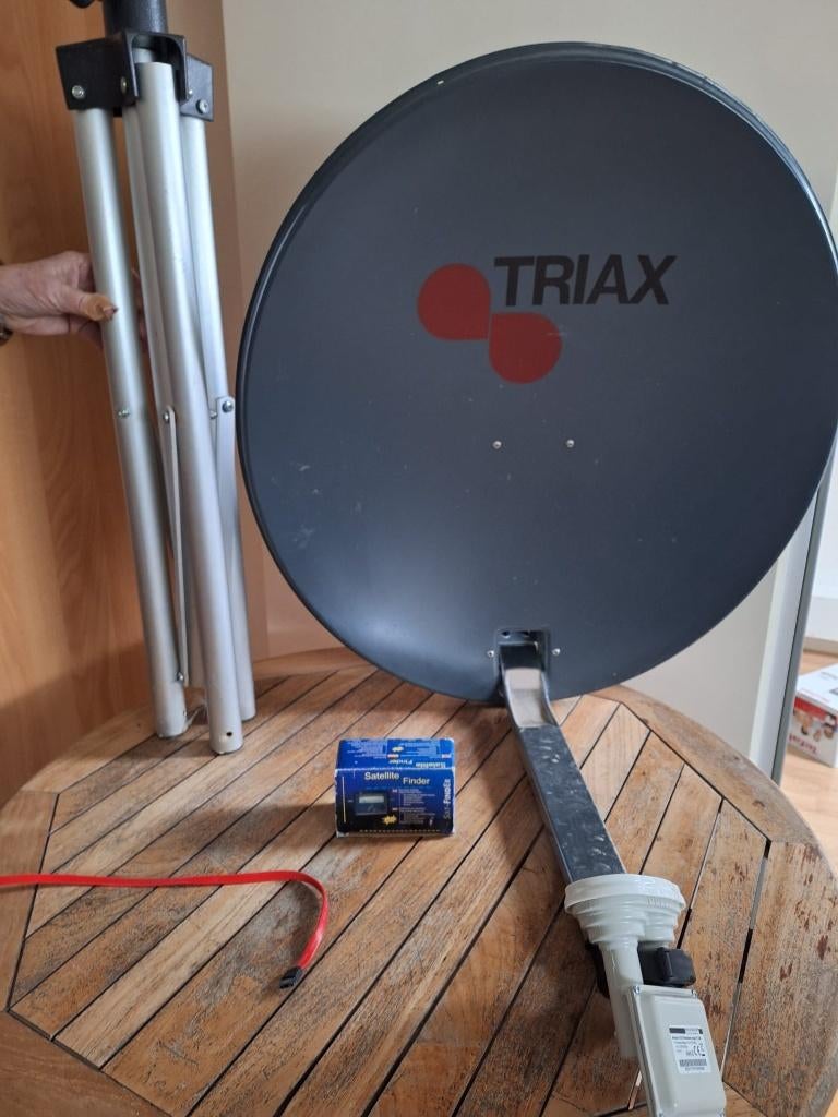 Satelliet ontvanger, schotel + accessoires, Ophalen, Zo goed als nieuw, (Schotel)antenne-accessoires, Overige merken