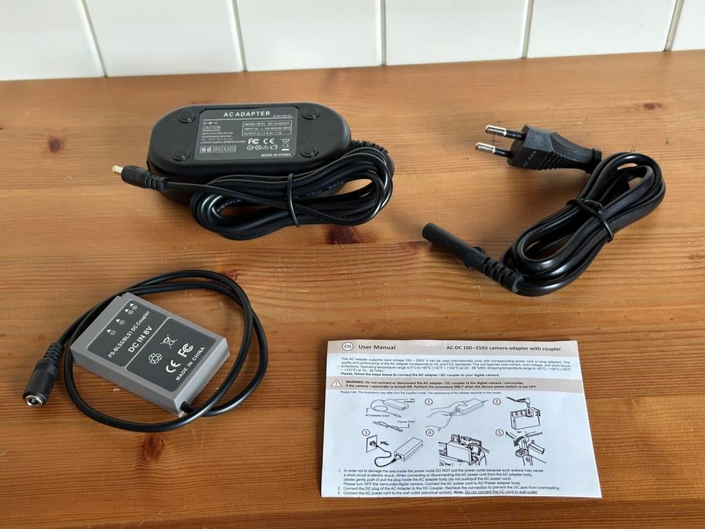 AC-DC 100-250V camera adapter met coupler, Ophalen of Verzenden, Zo goed als nieuw