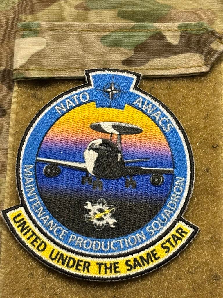 Nato AWACS maintenance production SQN embleem, Verzenden, Luchtmacht, Embleem of Badge