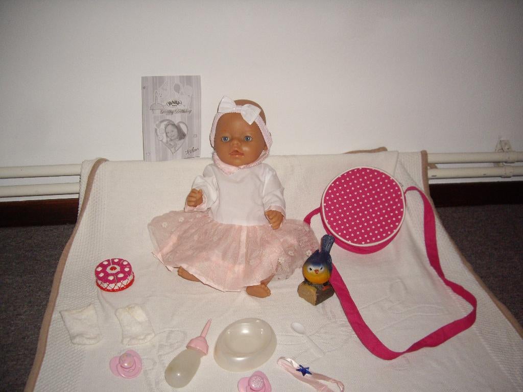 baby born pop is jarig +acc, Kinderen en Baby's, Speelgoed | Poppen, Zo goed als nieuw, Babypop, Ophalen