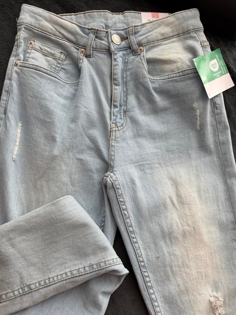 Lichtblauwe jeans met lichte slijtageplekken, maat 36, Ophalen of Verzenden, Nieuw, Blauw, W28 - W29 (confectie 36)
