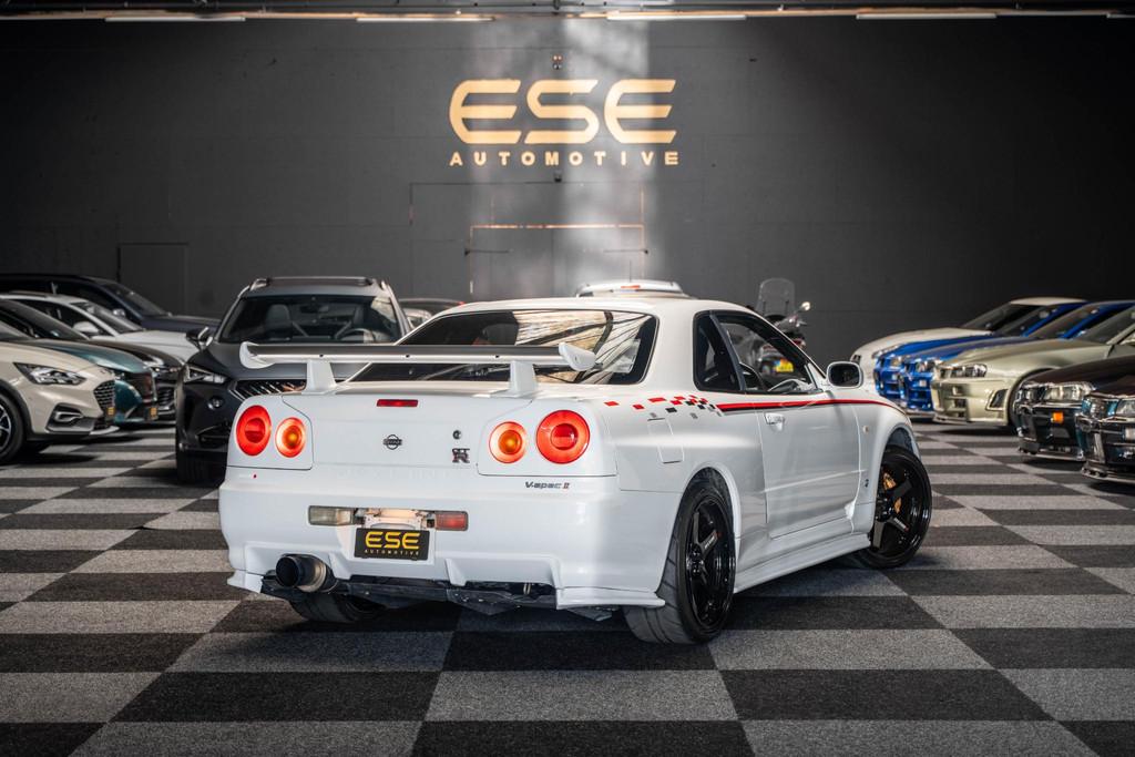 Nissan Skyline R34 GTR V-spec II QM1 White, Auto's, Stof, Gebruikt, Handgeschakeld, Vierwielaandrijving