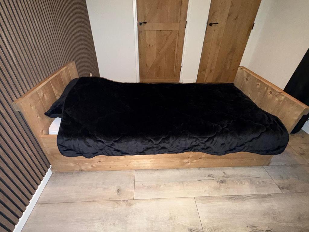 Stoer steigerhout bed, Gebruikt, 90 cm, Eenpersoons, Bruin