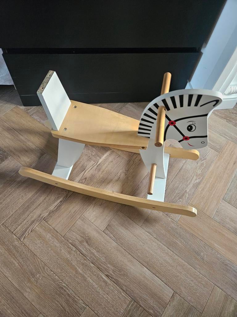 Houten hobbelpaard, Ophalen