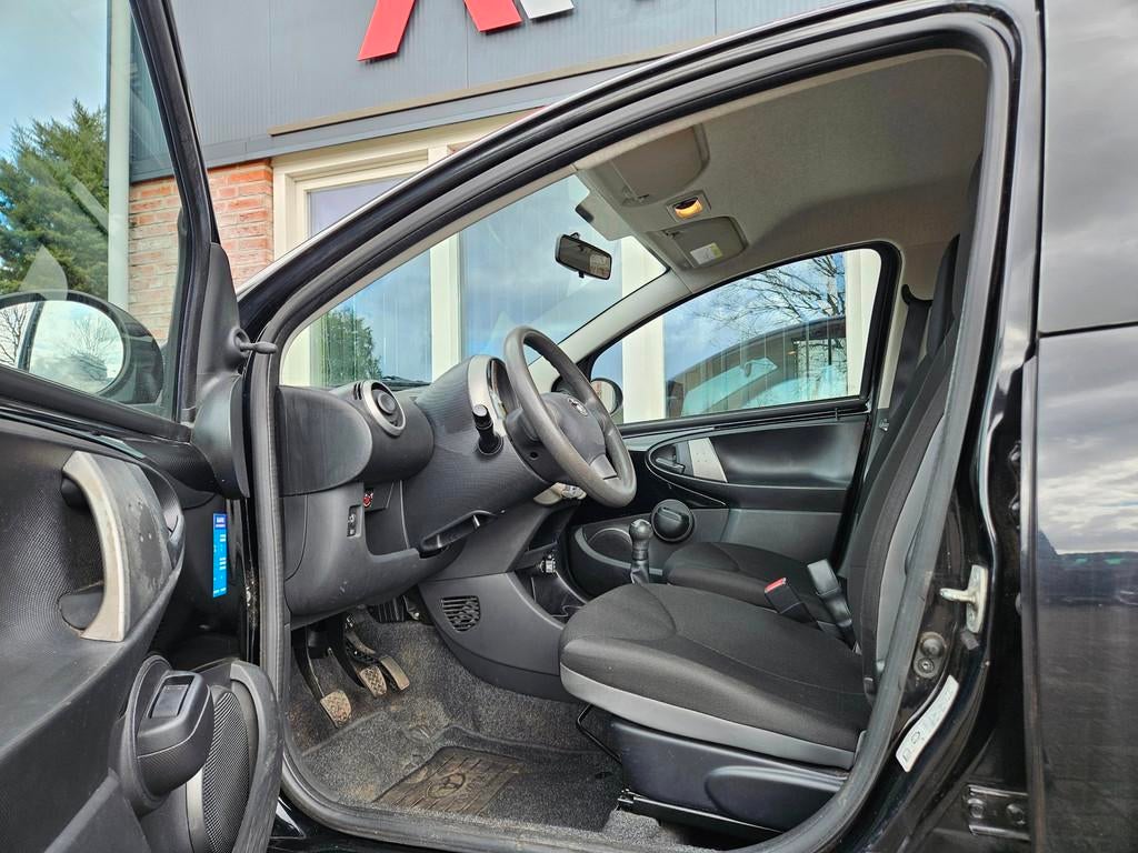 Toyota Aygo 1.0 VVT-i Now Airco! 5-Deurs! NAP! Leuke Auto!, Voorwielaandrijving, Euro 5, Gebruikt, 4 stoelen