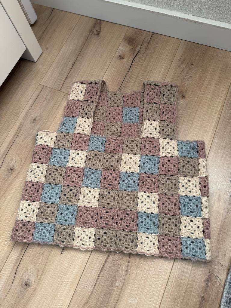 Handgemaakte gehaakte granny square top/vestje, Kleding | Dames, Ophalen of Verzenden, Nieuw
