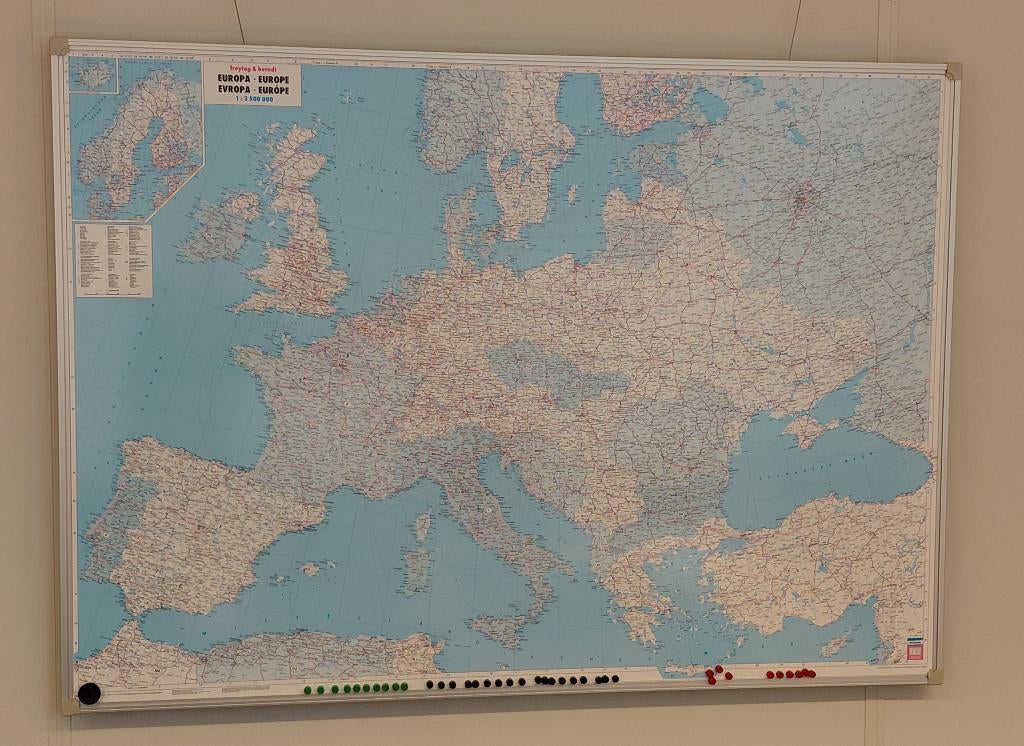 hangbord met plattegrond Europa en de wereld, Hobby en Vrije tijd, Overige Hobby en Vrije tijd, Ophalen, Gebruikt