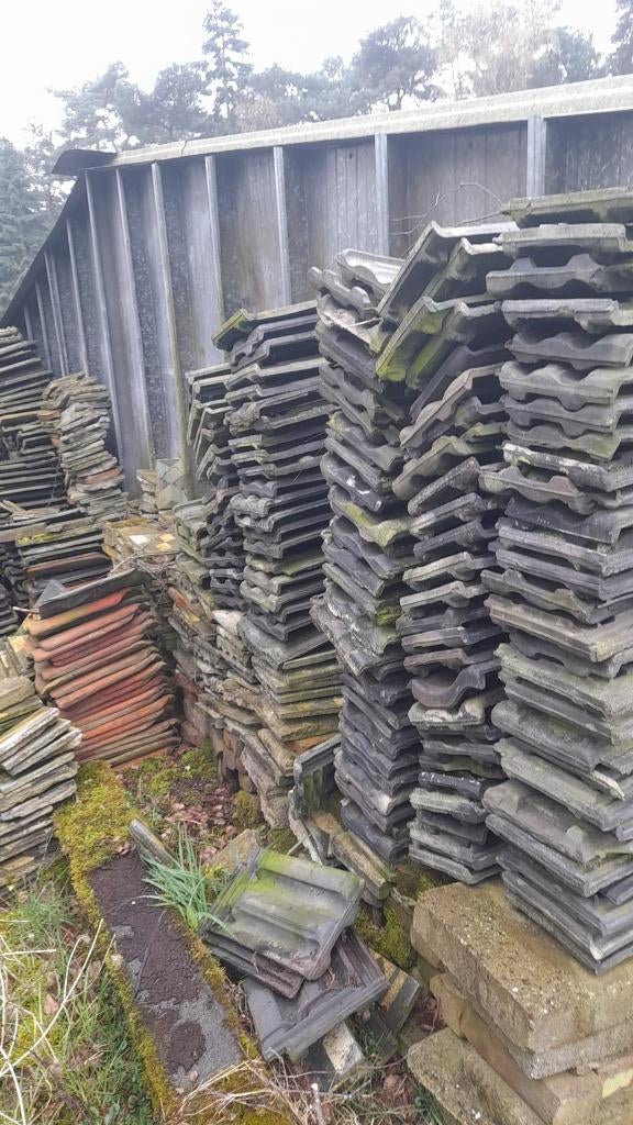 Diverse dakpannen + tegels, Doe-het-zelf en Verbouw, Dakpannen en Dakbedekking, Ophalen, Gebruikt, 5 tot 10 m², Dakpannen