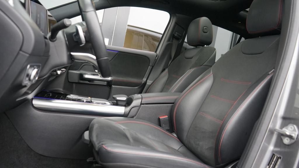 Mercedes-Benz GLA-klasse 250 4MATIC AMG NIGHT AUTOMAAT-360 C, Gebruikt, Zwart, 4 cilinders, Bedrijf