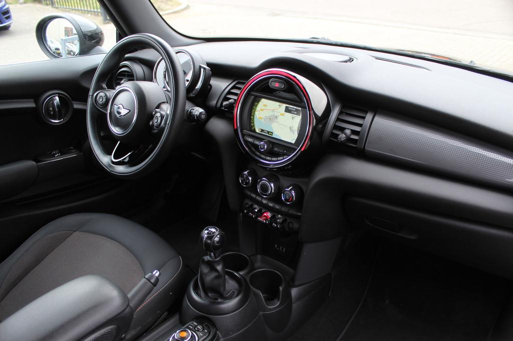 MINI Mini 1.5 Cooper Business Navigatie/Airco/Cruise control, Auto's, Voorwielaandrijving, 12 maanden, Gebruikt, 4 stoelen