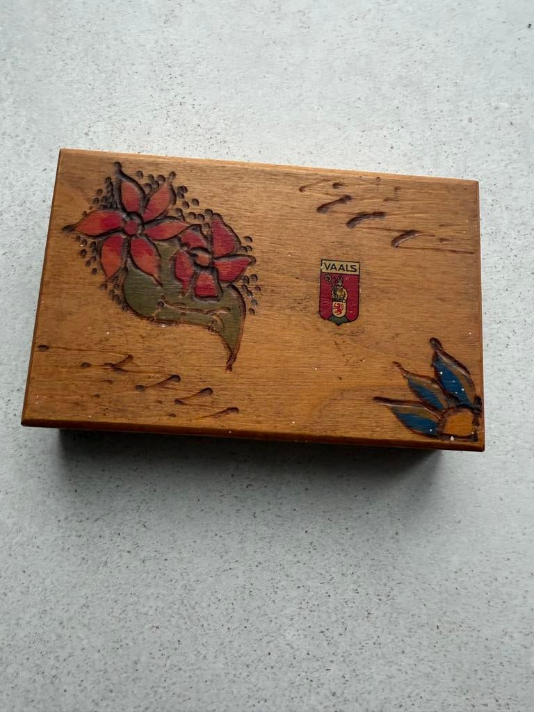 Houten doosje met bloemen en wapen van Vaals, Ophalen of Verzenden