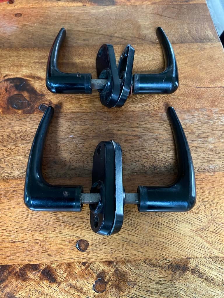 2 Bakelieten Deurklinken  klink, Ophalen of Verzenden, Gebruikt, Overige materialen, Klink of Kruk