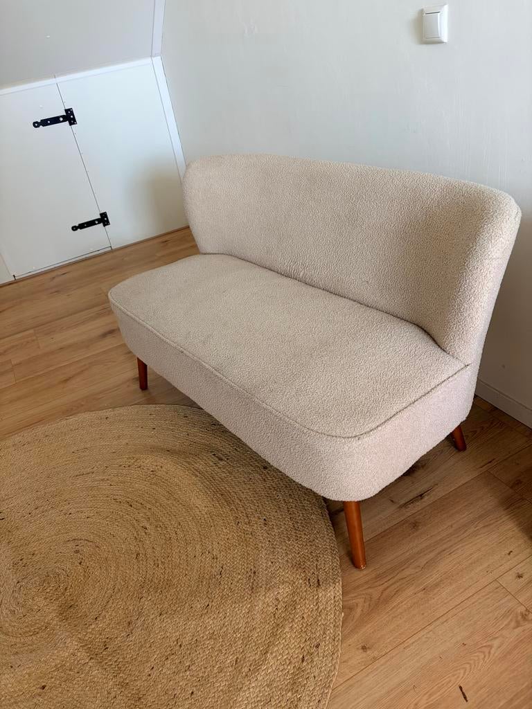 Bankje en kleed - Perfect voor bruiloft of gezellige hoek, Huis en Inrichting, Banken | Sofa's en Chaises Longues, Ophalen, Tweepersoons