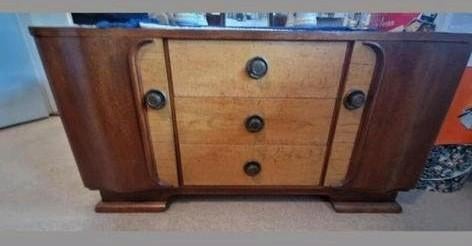 ZEER MOOI BEWERKTCOMMODE MET SPIEGEL
AFMETING COMMODE
BREEDT, Ophalen, 55 tot 70 cm, Hout, 65 cm of meer