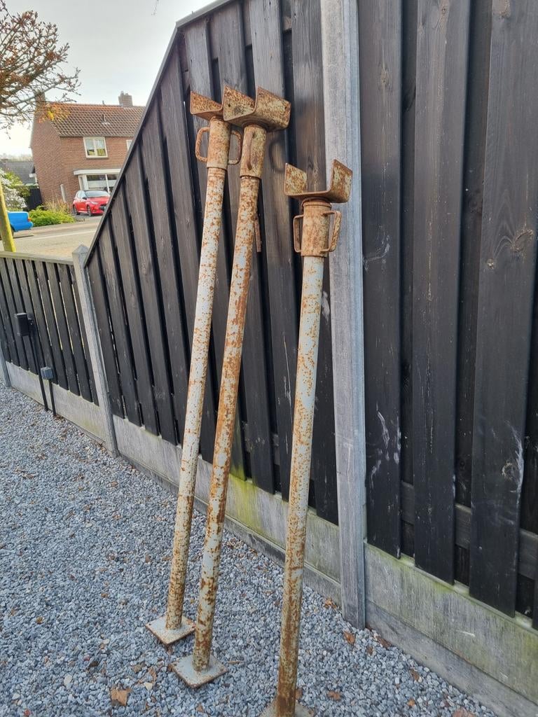 Bouwstempels stutten, Ophalen