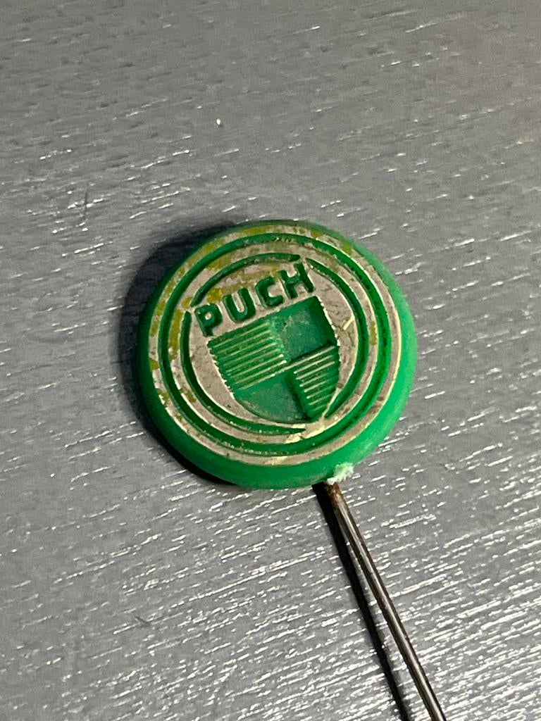 Puch Speldje / Pin - Vintage Bromfiets Accessoire, Gebruikt, Overige typen, Ophalen of Verzenden, Nvt