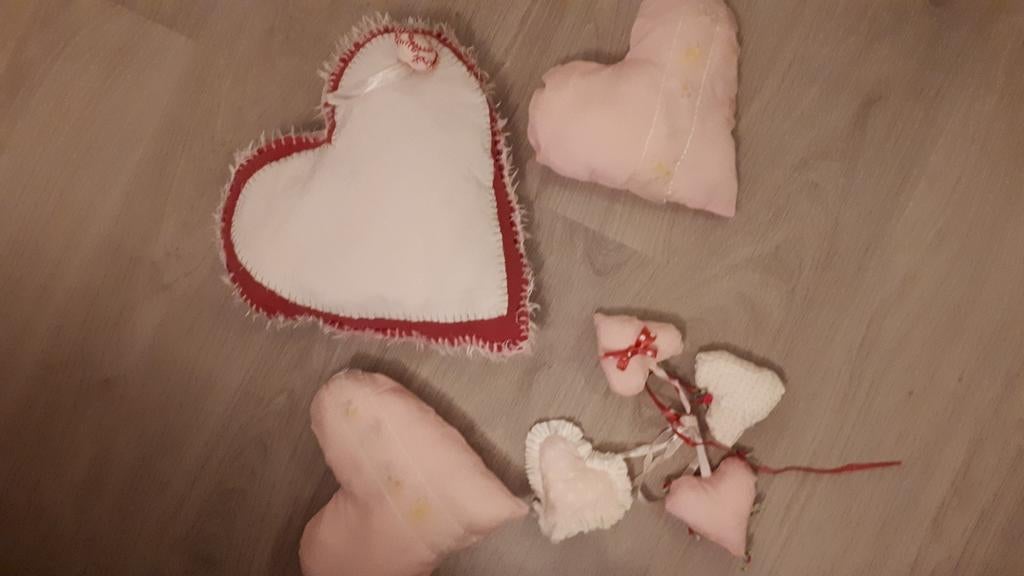 hartjes kussentjes, Ophalen of Verzenden, Zo goed als nieuw, Wit