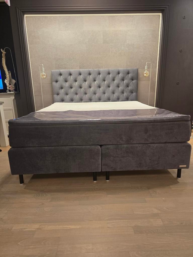 Splinternieuwe exclusieve Aya boxspring 40% korting, Ophalen of Verzenden, 180 cm, 210 cm, Zwart