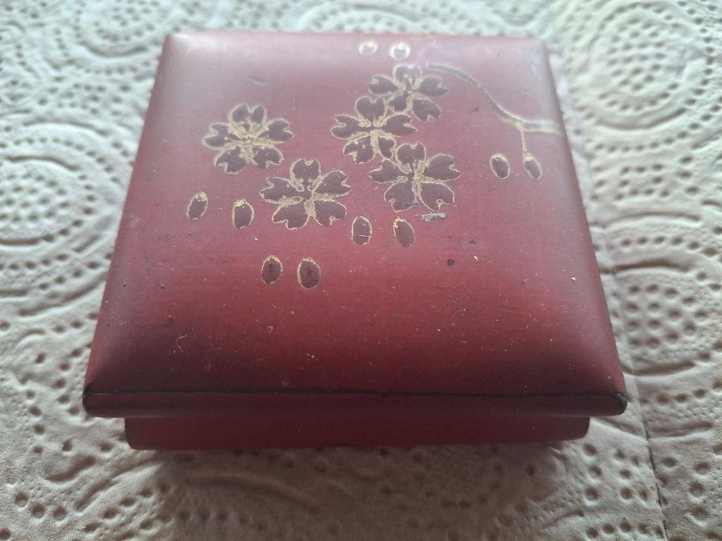 postzegeldoosje japans lakwerk, Verzenden