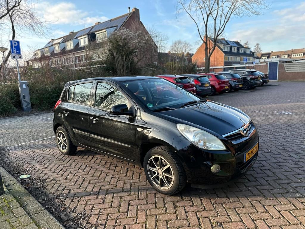Te koop: Hyundai i20, Airbags, Stof, Zwart, Particulier