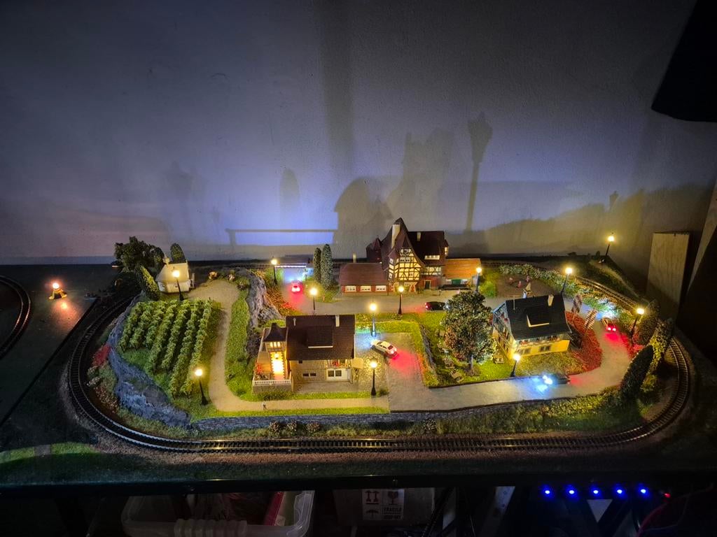 Leuk treinbaantje met heel veel extra spullen spoor n, Hobby en Vrije tijd, Modeltreinen | N-Spoor, Gebruikt, Treinset, Gelijkstroom