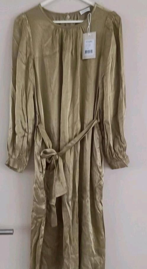 Mooie jurk JC Sophie in satinlook mt 38/M nieuw, Kleding | Dames, Overige kleuren, Nieuw, Ophalen of Verzenden, Onder de knie