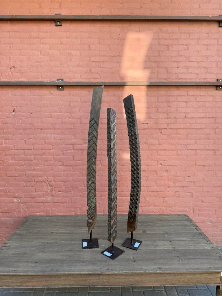 Antieke teakhouten palen op metalen standaard, Ophalen of Verzenden, Zo goed als nieuw