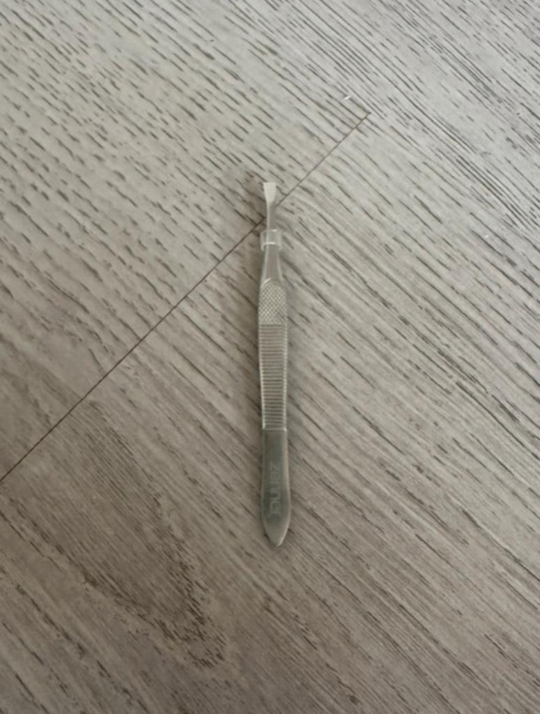 Zenner zilverkleurige pincet tweezer platte zijde, Ophalen of Verzenden, Nieuw, Scheren en Epileren