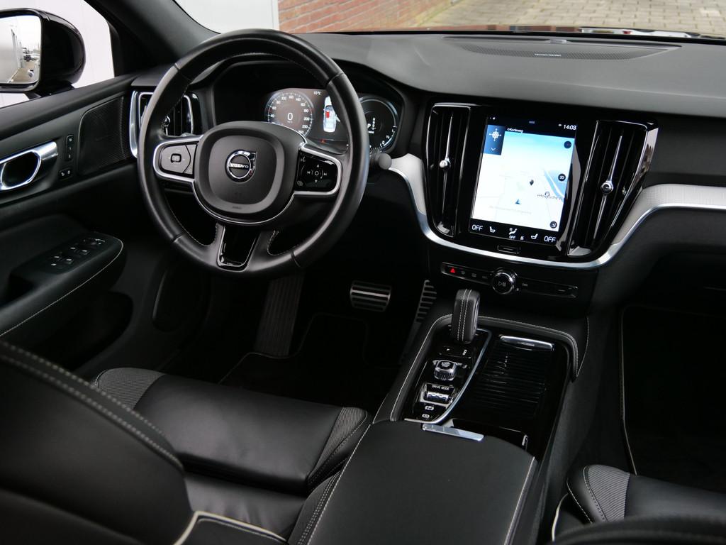 Volvo S60 2.0 Recharge T8 AWD R-Design 390 Pk Automaat Navig, Auto's, Volvo, Automaat, Gebruikt, 4 cilinders, Zwart