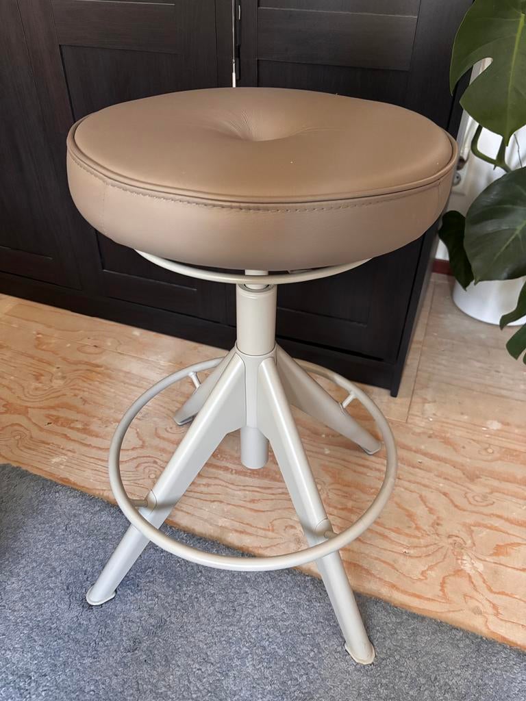 Ergonomische kruk IKEA | In hoogte verstelbaar, Ophalen, In hoogte verstelbaar, Zo goed als nieuw