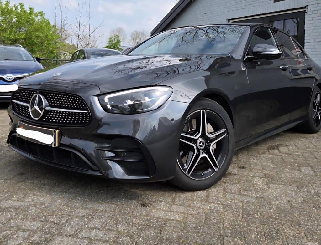 Mercedes-Benz E-Klasse Grijs, Automaat, Achterwielaandrijving, 4 cilinders, Zwart