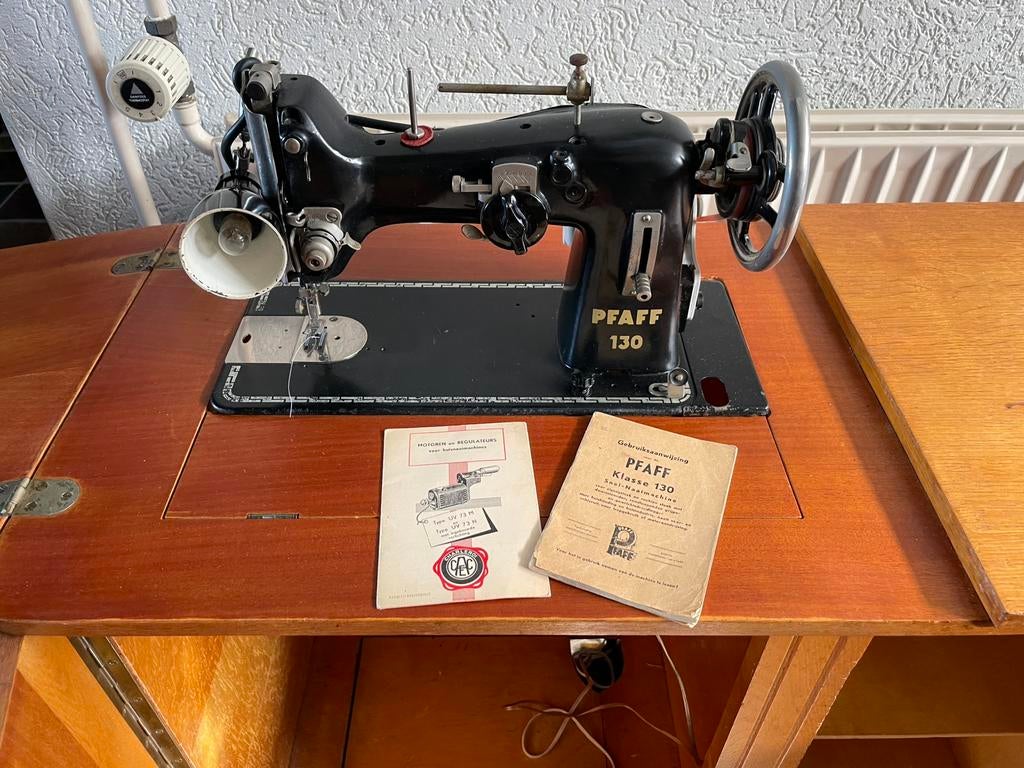 Naaimachine in kast., Ophalen