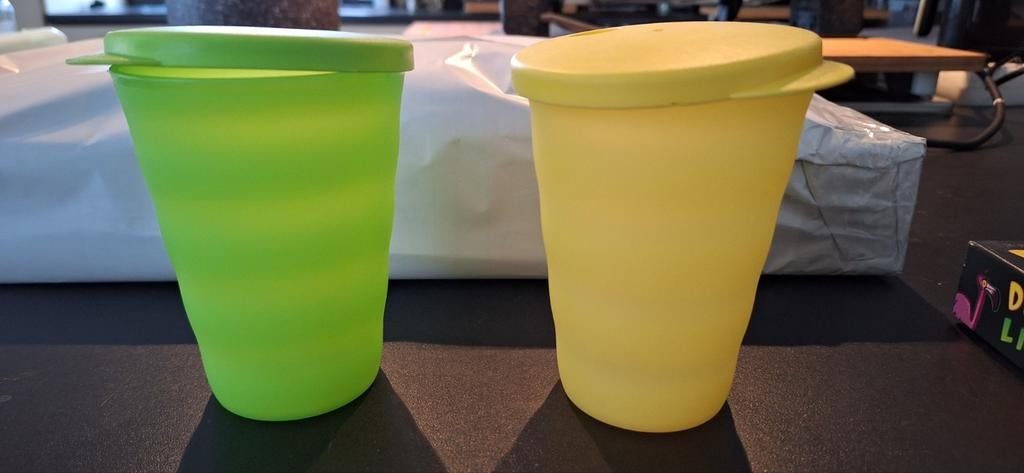Tupperware bekers set van 2, Ophalen of Verzenden, Gebruikt, Groen, Beker of Kan