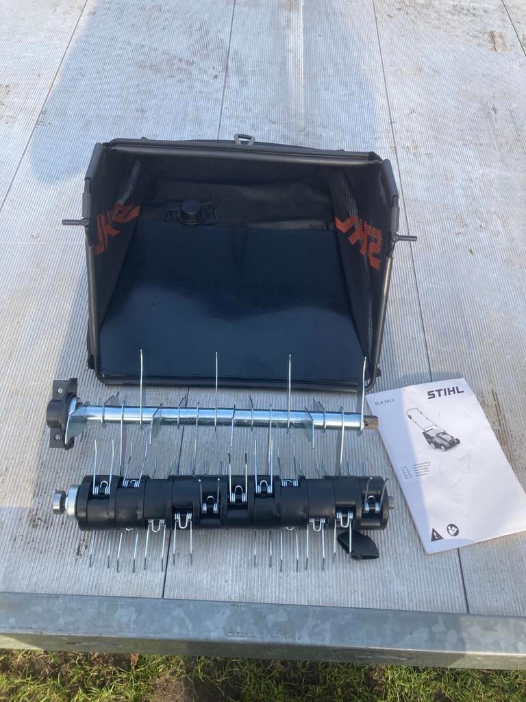 Verticuteeras en beluchter en opvangbak stihl 240, Ophalen, Zo goed als nieuw, Benzine