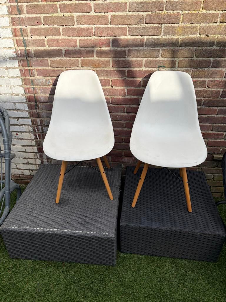Leuke witte stoelen 2x, Huis en Inrichting, Stoelen, Ophalen, Kunststof, Gebruikt, Twee