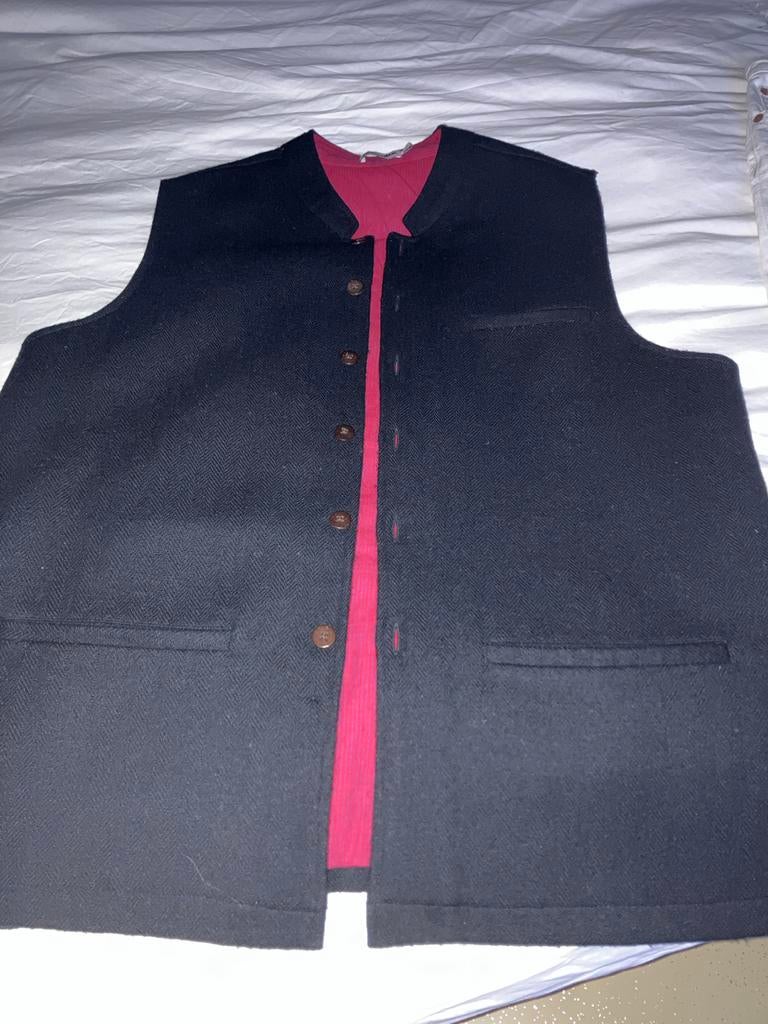 Stijlvol Zwart Vest met Rode Voering, Kleding | Dames, Overige Dameskleding, Zo goed als nieuw, Ophalen of Verzenden