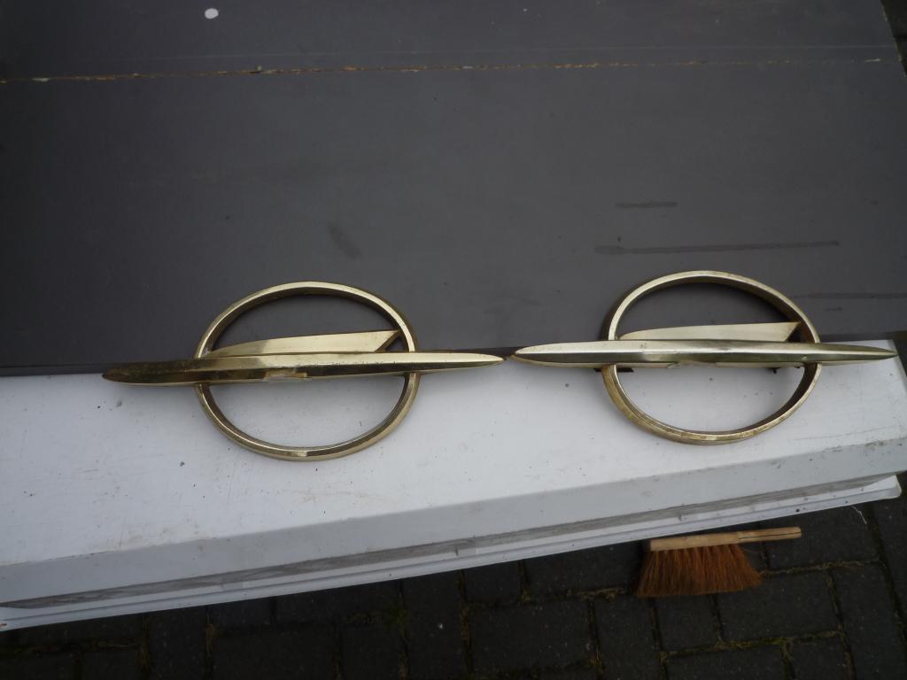Opel Kapitan motorkap embleem 1324202, Ophalen of Verzenden