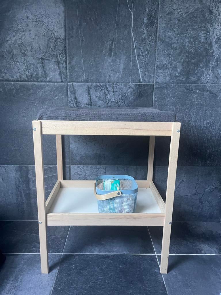 Commode, luiertafel Sniglar, Kinderen en Baby's, Kinderkamer | Commodes en Kasten, Ophalen, Gebruikt, Minder dan 75 cm, Opstaande rand