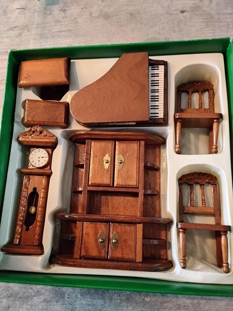 Poppenhuis meubeltjes., Verzamelen, Ophalen of Verzenden, Poppenhuis