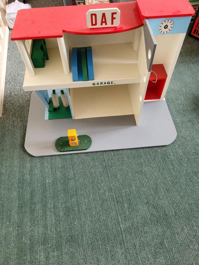 Houten autogarage met speelgoedauto's, Ophalen, Gebruikt