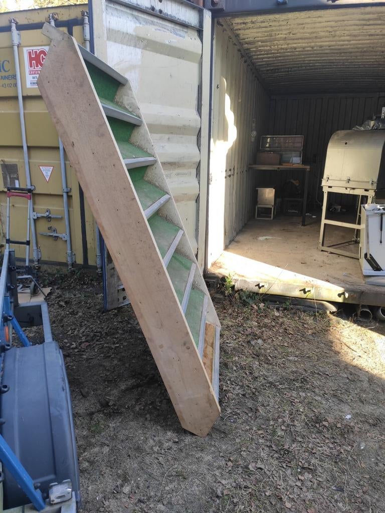 Nette trap van stevig hout, Doe-het-zelf en Verbouw, Ladders en Trappen, Ophalen of Verzenden