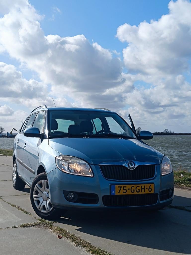 Skoda Fabia 1.4 16V 63KW Combi Ambiante 2008 Blauw, Auto's, Voorwielaandrijving, 40 €/maand, Zwart, 4 cilinders