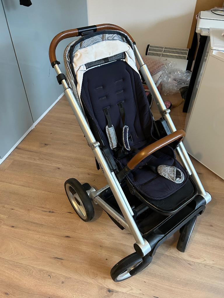 Mutsy iGo kinderwagen, Kinderen en Baby's, Kinderwagens en Combinaties, Gebruikt, Verstelbare duwstang, Mutsy, Ophalen