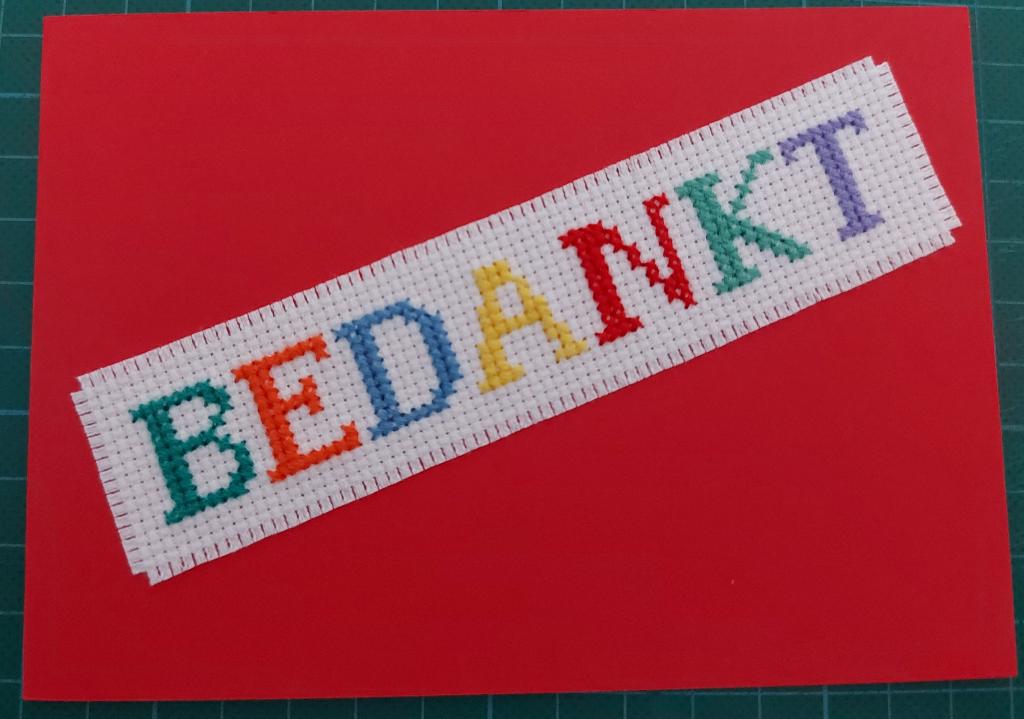 kaart met geborduurd "BEDANKT" (1905), Ophalen of Verzenden, Nieuw, Overige thema's