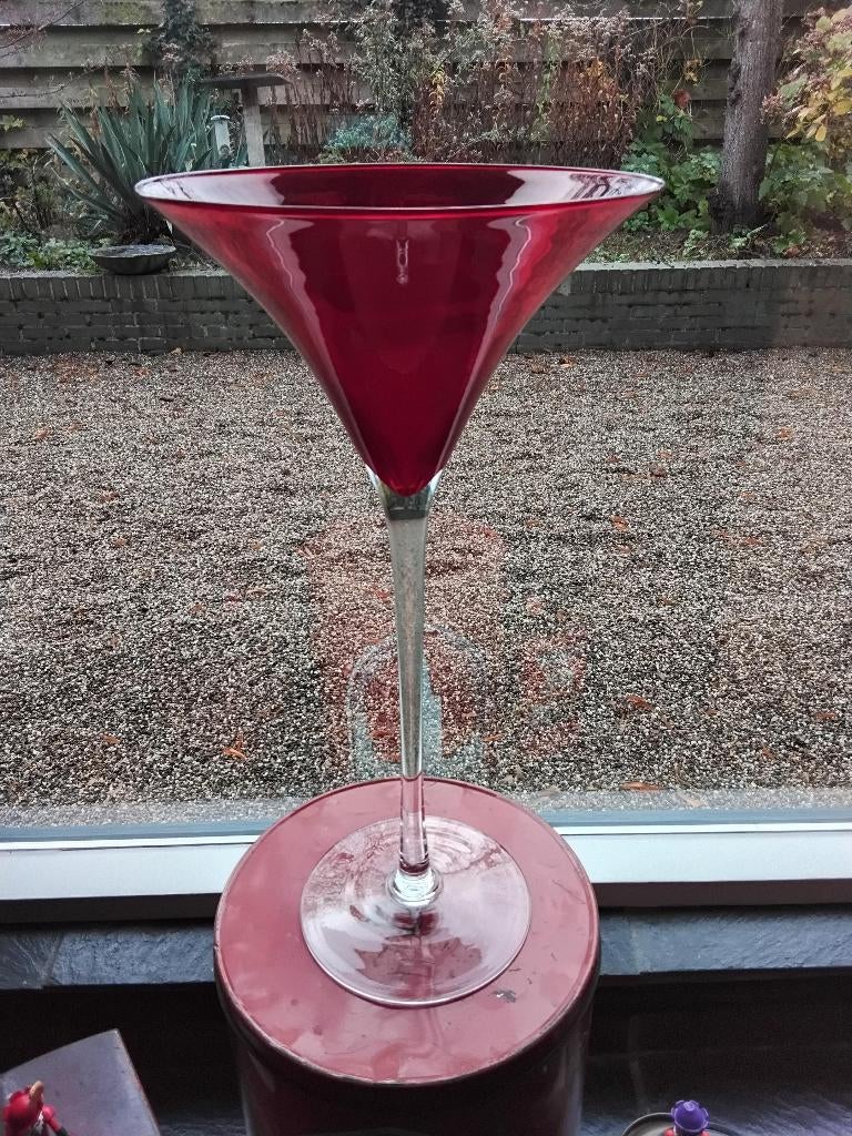 Mooie slanke bokaal met rode binnenkant, Ophalen, Gebruikt