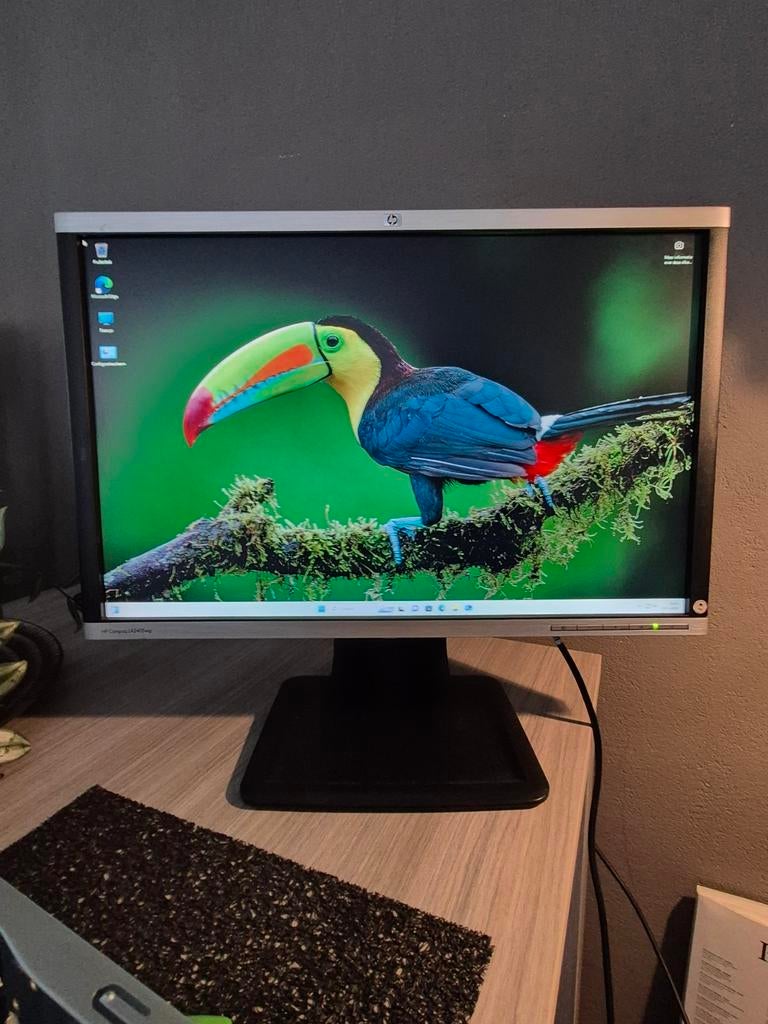 HP Compaq LA2405wg Monitor -  gebruiktï, Full HD, Ophalen of Verzenden, HP, In hoogte verstelbaar