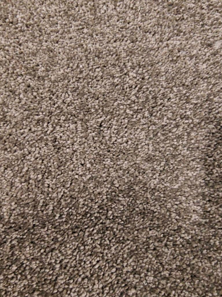 Prachtige coupon olijfgroene super zacht tapijt 8.90 x 400, Huis en Inrichting, Stoffering | Vloerbedekking, Ophalen, Nieuw, Minder dan 10 m²