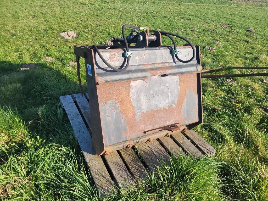 Mestklem voor shovel, Ophalen, Zo goed als nieuw