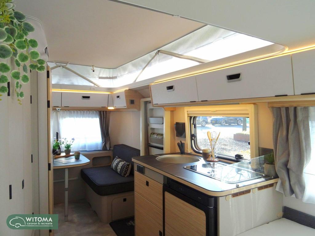 Eriba Silver edition Op show!!, Caravans en Kamperen, Schokbreker, Bedrijf, 4 tot 5 meter, Eriba